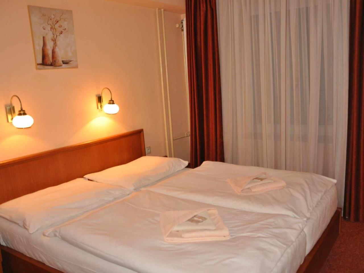 Hotel Pramen - Sivek Hotels Дудінце Екстер'єр фото